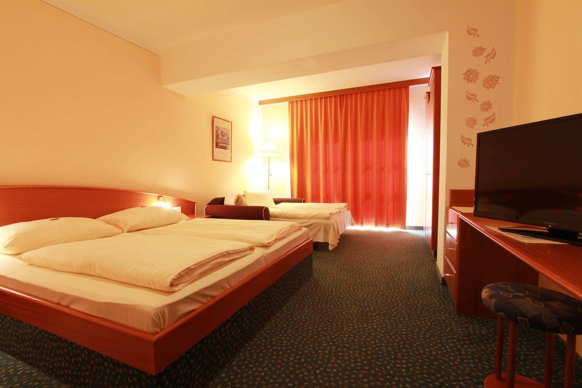 Vitalhotel Krainz Loipersdorf bei Fuerstenfeld Exterior photo